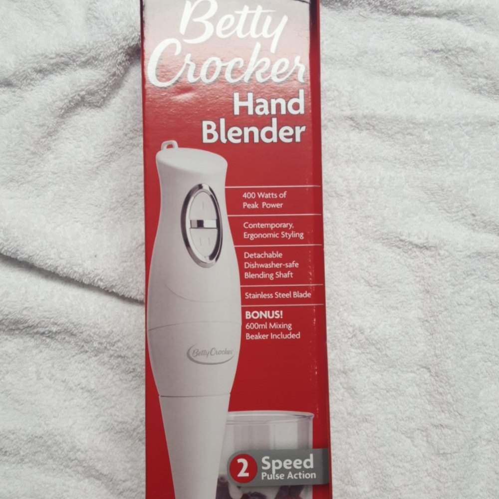 Betty Crocker hand blender New in box white 400 watts 2 Speed